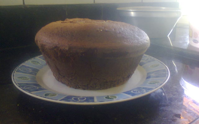 Bolo de chocolate com cobertura de marshmallow