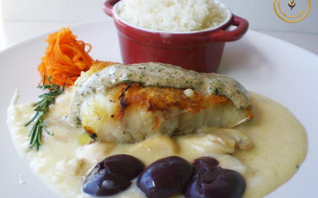 Bacalhau ao creme de azeitonas pretas e palmito