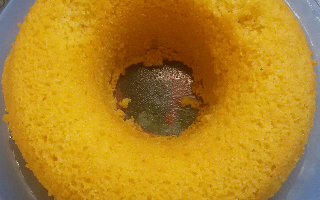 Bolo de milharina e milho verde