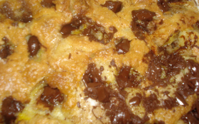 Torta de banana com pedaços de chocolate