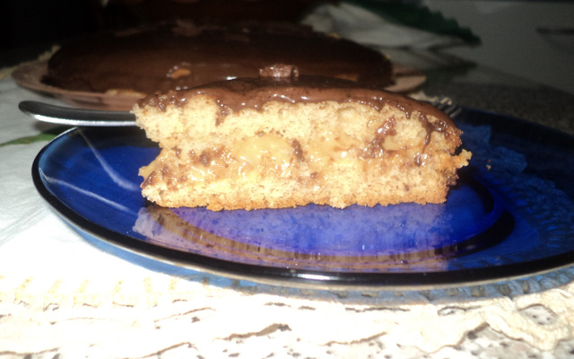 Pão de mel recheado no tamanho de bolo