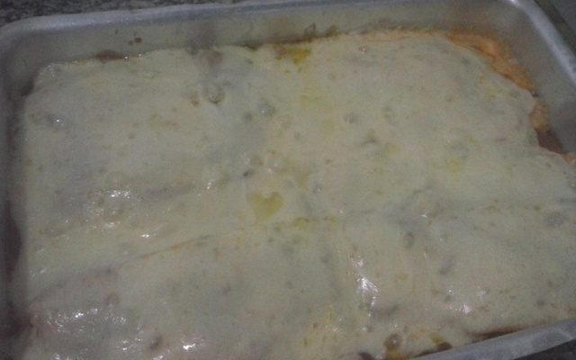 Filé de tilápia com batatas e requeijão ao forno