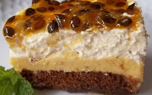 Torta de chocolate e mousse de maracujá