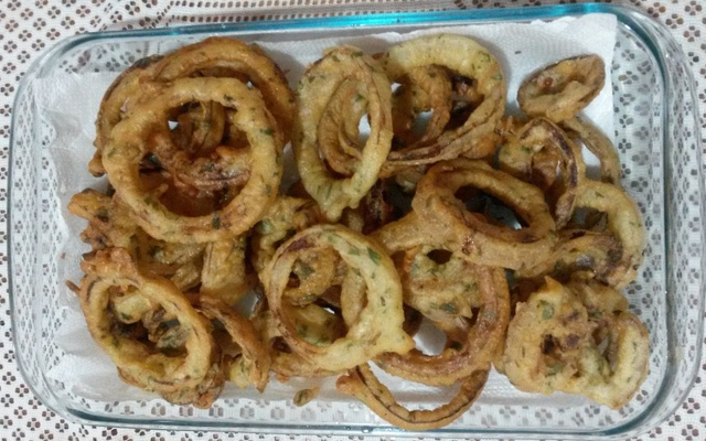 Cebola empanada estilo cebolitos