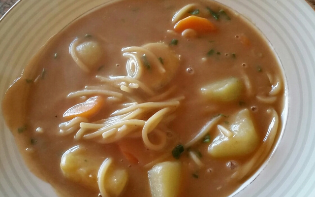 Sopa de feijão com macarrão