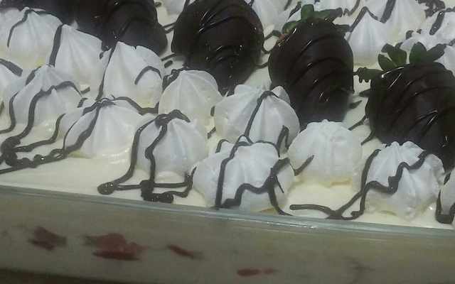 Doce de morango e suspiros