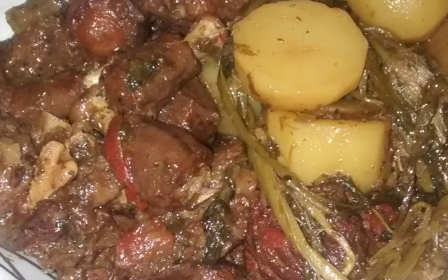 Rabada ou costela com agrião e batata