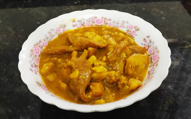 Sopa de dobradinha com banana verde 