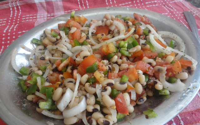 Salada de feijão fradinho com amor