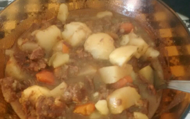 Carne de panela com legumes