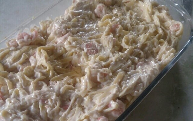 Macarrão ao molho branco com camarão