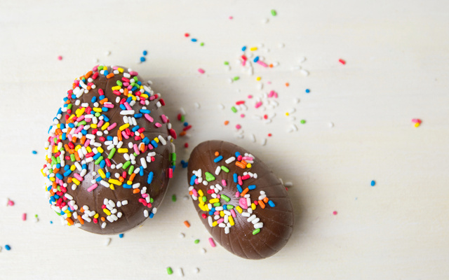 Ovo de páscoa arco-íris