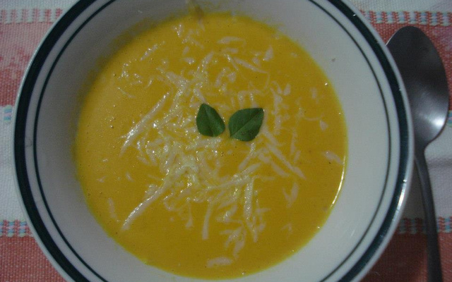 Creme de cenoura com queijo e mel