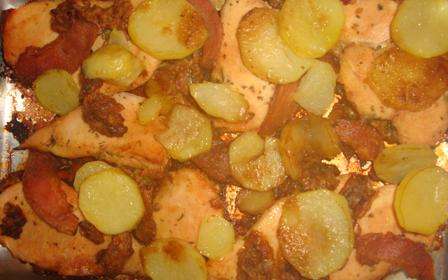 Peito de frango com creme de cebola