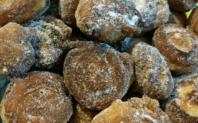 Bolinho de chuva com fubá