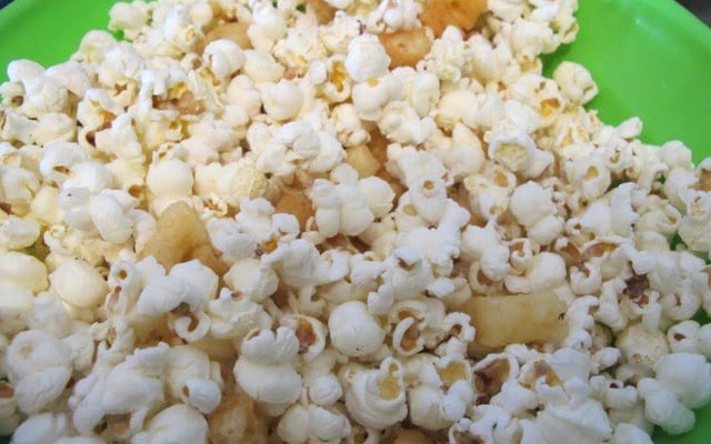 Pipoca com queijo crocante