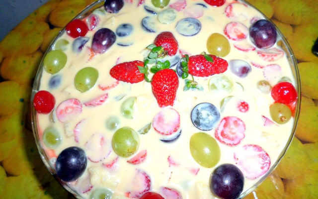 Doce de leite com frutas e nozes