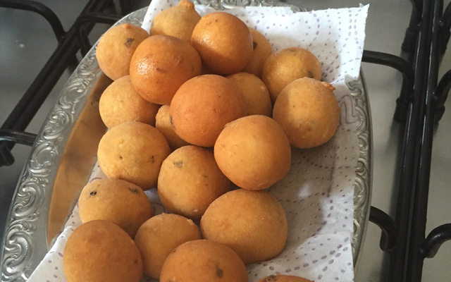 Bolinha de queijo frito