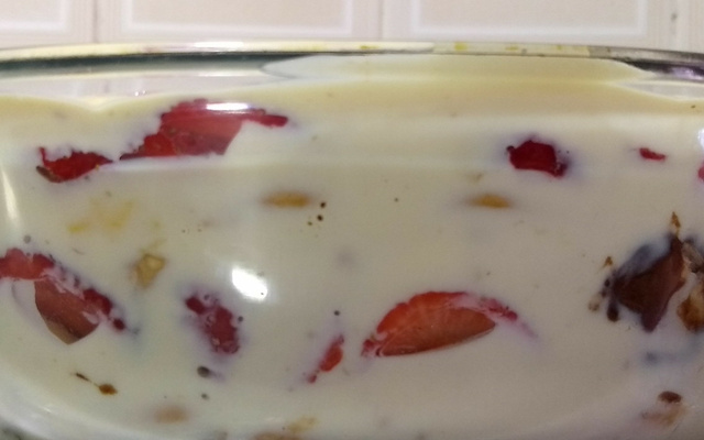 Pavê de morango com sonho de valsa