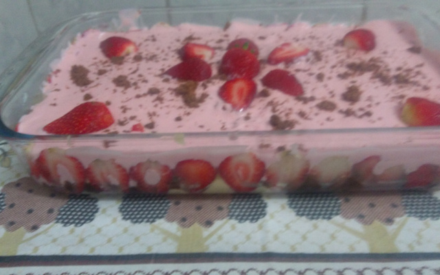 Pavê mousse de morango e chocolate da Taí