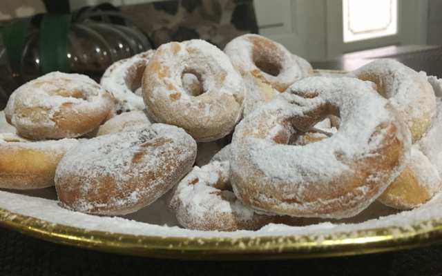 Rosquinha de leite condensado simples e fácil.