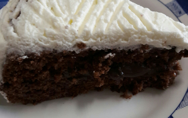 Bolo de amendoim com chantilly