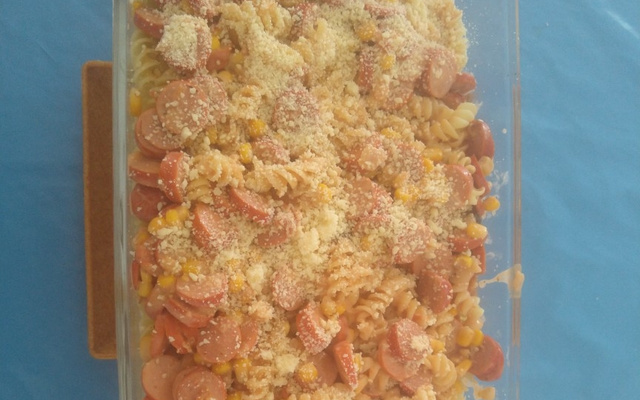 Macarrão com salsicha delícia