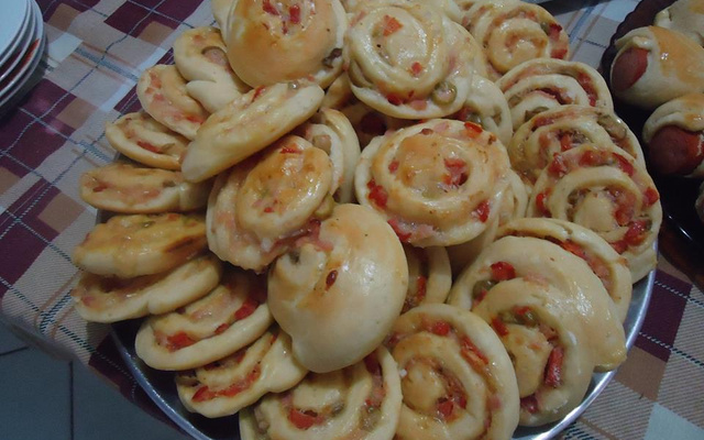 Caracóis de presunto e queijo