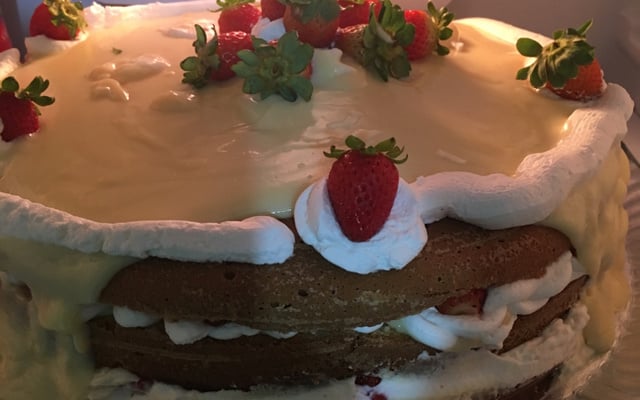 Bolo Pelado (Naked cake)