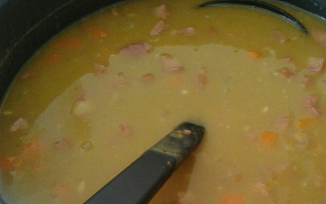 Sopa de ervilha no capricho