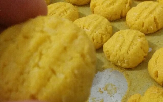 Biscoito de fubá com coco