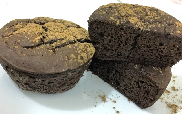 Bolo de cacau e biomassa de banana verde