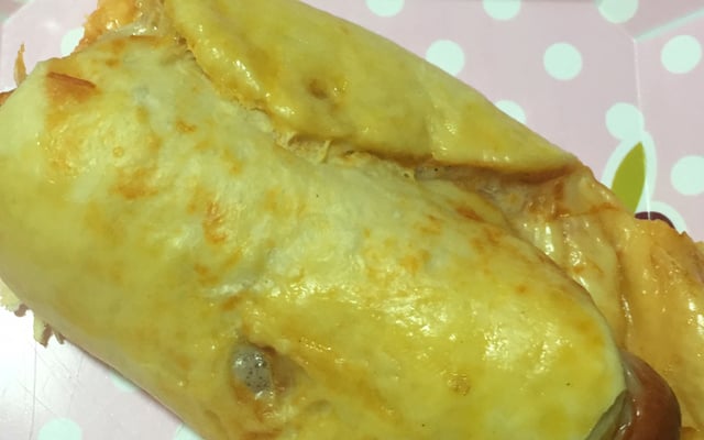 Enroladinho de salsicha assado fácil