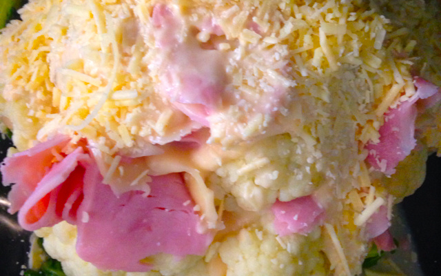 Couve-flor recheado com molho branco