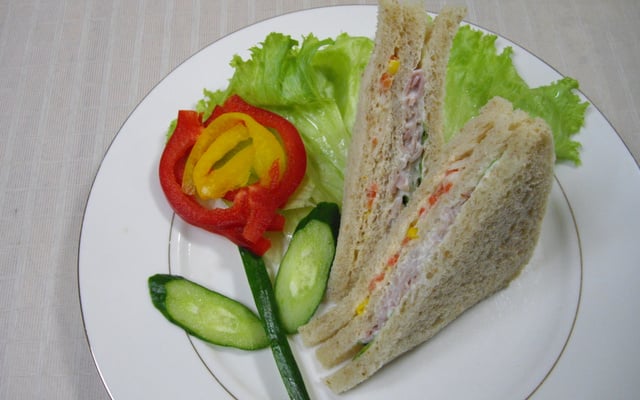 Sanduíche de repolho e cenoura