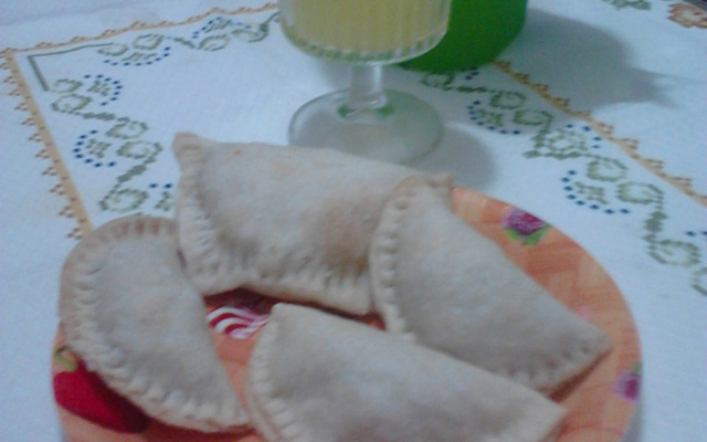 Massa caseira para pastel