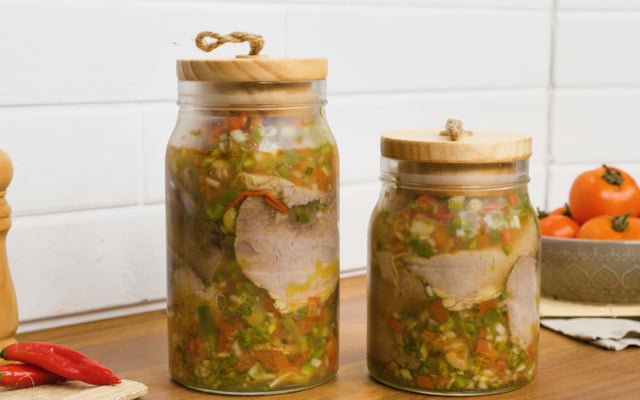 Lagarto em conserva com vinagrete (para comer com pão)