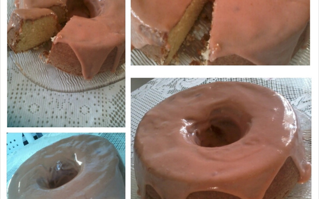 Bolo simples com cobertura de goiabada