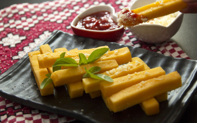 Palitos de polenta frita supercrocantes