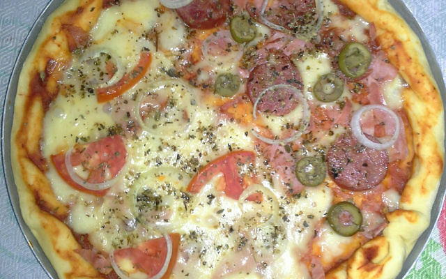 Massa de pizza fácil e saborosa