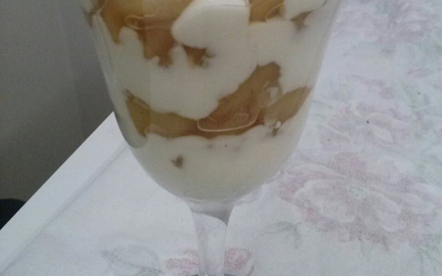 Abacaxi caramelado com creme