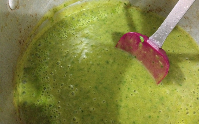 Caldo verde com couve batida