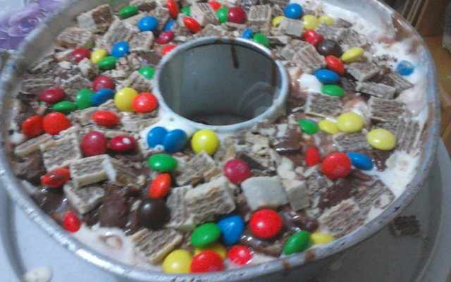 Torta de brigadeiro, sorvete e bis