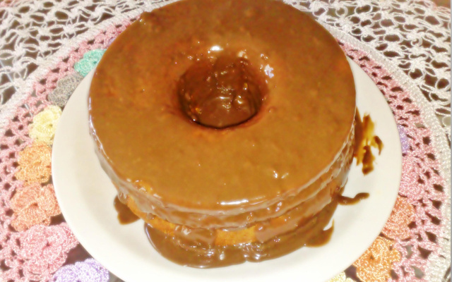 Bolo de cenoura com cobertura de chocolate