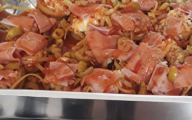 Macarrão de forno com presunto e queijo