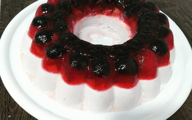 Mousse de vinho com frutas