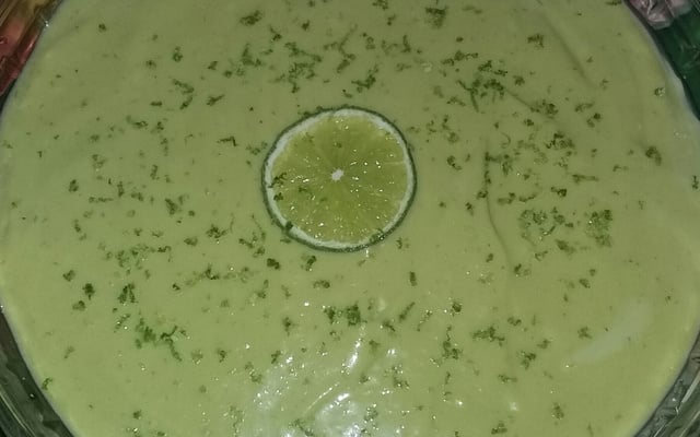 Mousse de abacate com limão