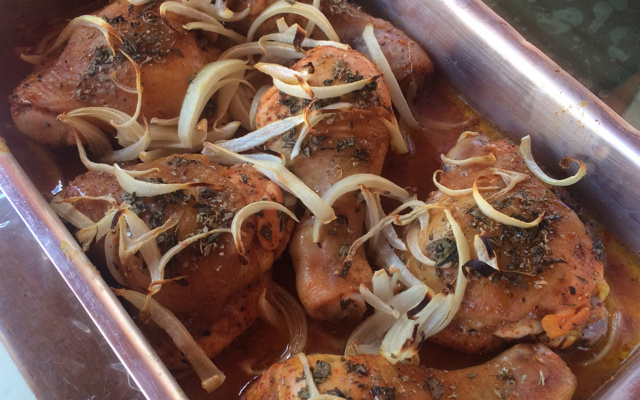 Coxa e sobrecoxa assadas agridoces