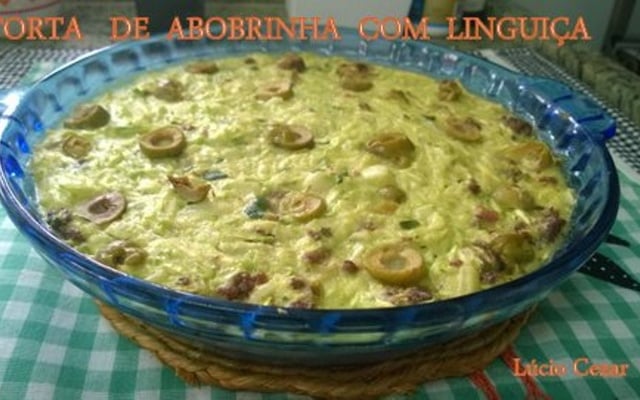 Torta de abobrinha com linguiça