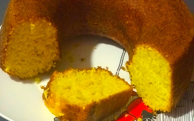 Bolo rápido de laranja com casca